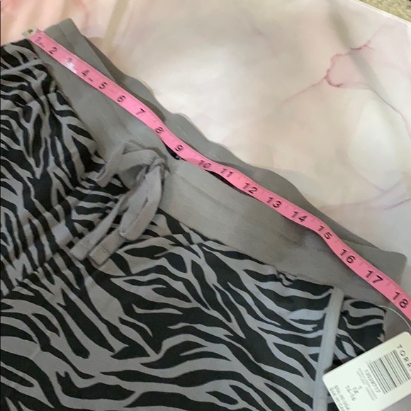 NWT TORRID ZEBRA STRIPED JOGGERS active punk 1X - Picture 4 of 5